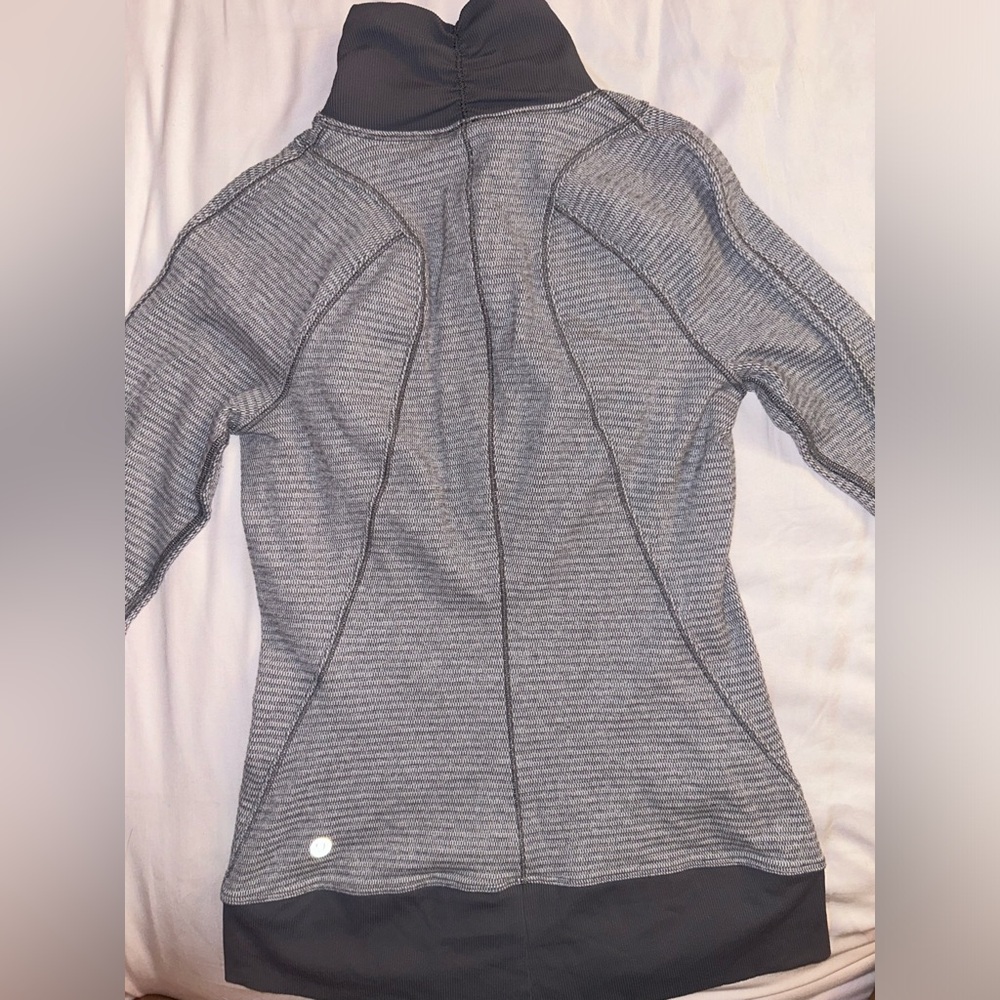 Lululemon running pullover zip pocket - Picture 4 of 10